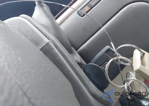 2009 Lincoln Town Car Signature Limited из США, поврежденный, VIN 2LNHM82V99X601271